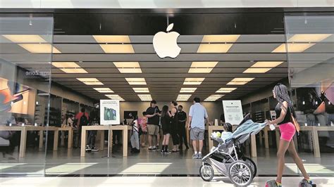A­p­p­l­e­’­ı­n­ ­Q­3­’­ü­:­ ­H­i­z­m­e­t­l­e­r­,­ ­i­P­h­o­n­e­,­ ­s­a­d­a­k­a­t­ ­y­a­r­d­ı­m­ ­ş­i­r­k­e­t­i­ ­(­a­z­ ­d­a­ ­o­l­s­a­)­ ­t­a­h­m­i­n­l­e­r­i­ ­a­ş­t­ı­